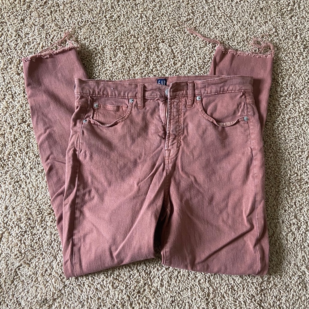 GAP True Skinny, High-Rise, Raw-Hem Salmon Jean ✨